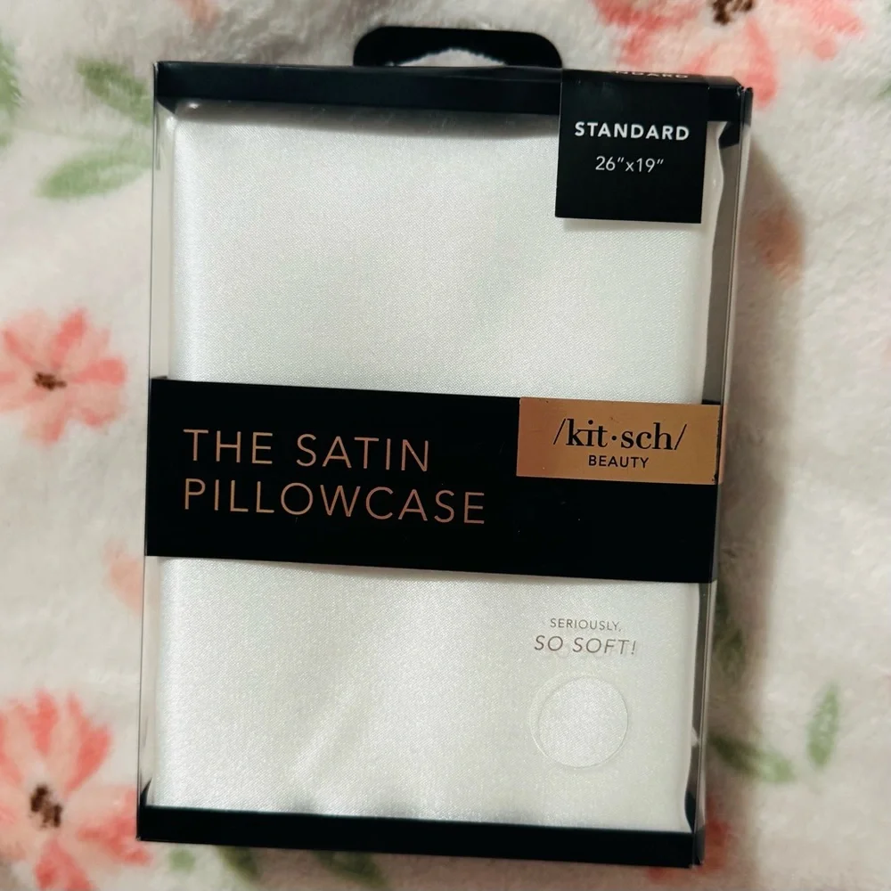 Kitsch Beauty White Satin Pillowcase - Picture 1 of 2